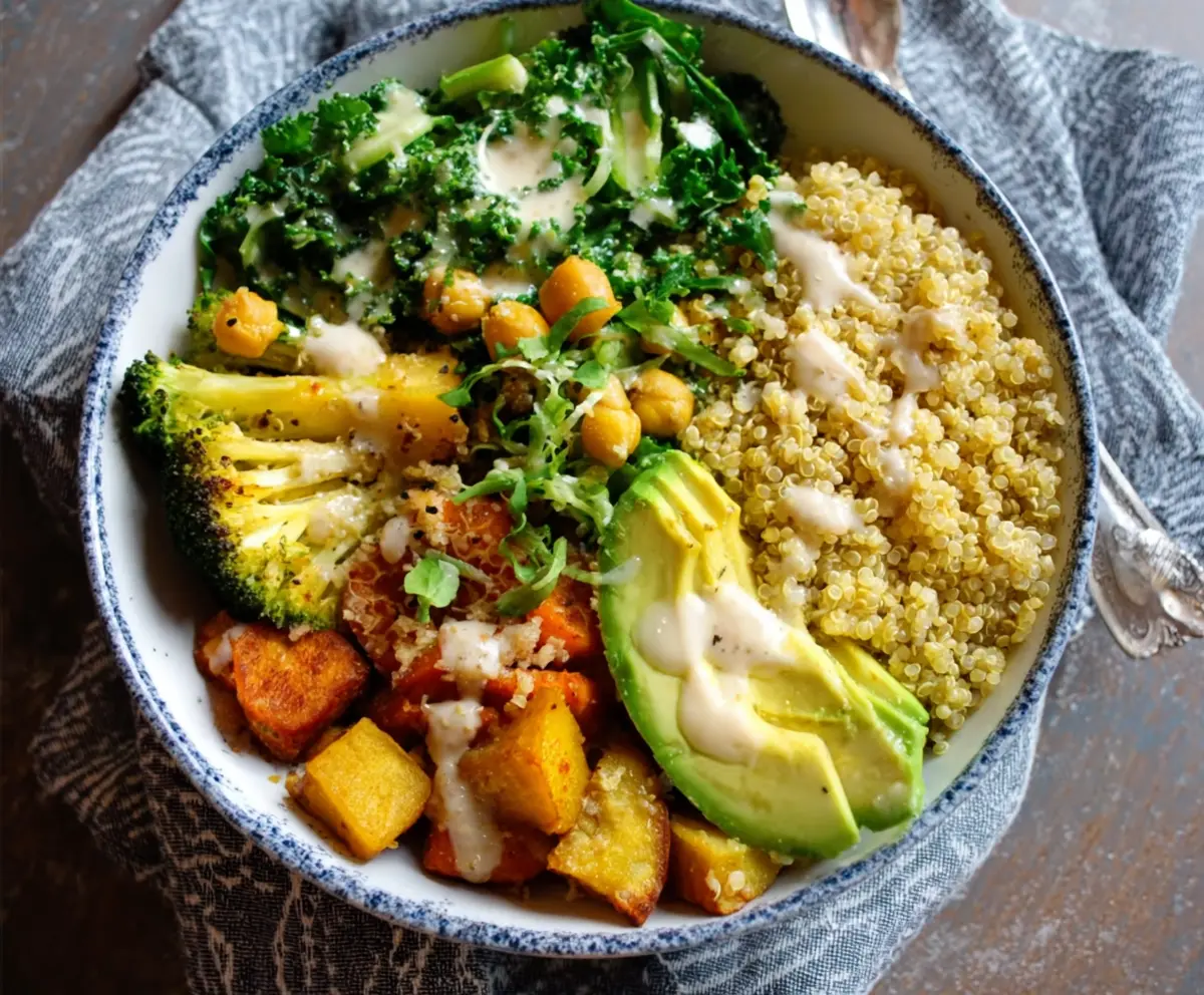 Healthy Clean Eating Quinoa Veggie Bowl