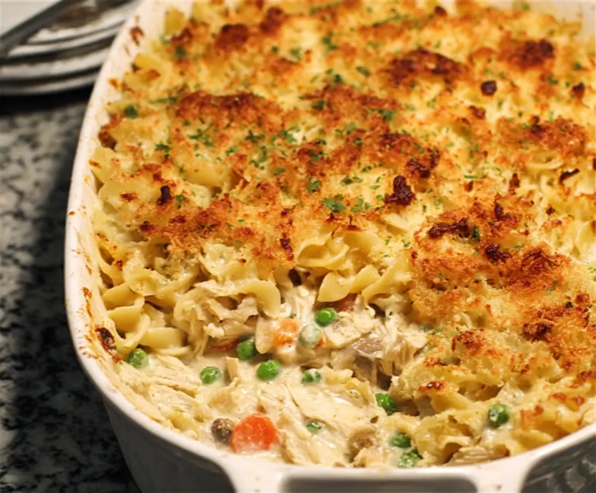 Easy Creamy Chicken Noodle Casserole